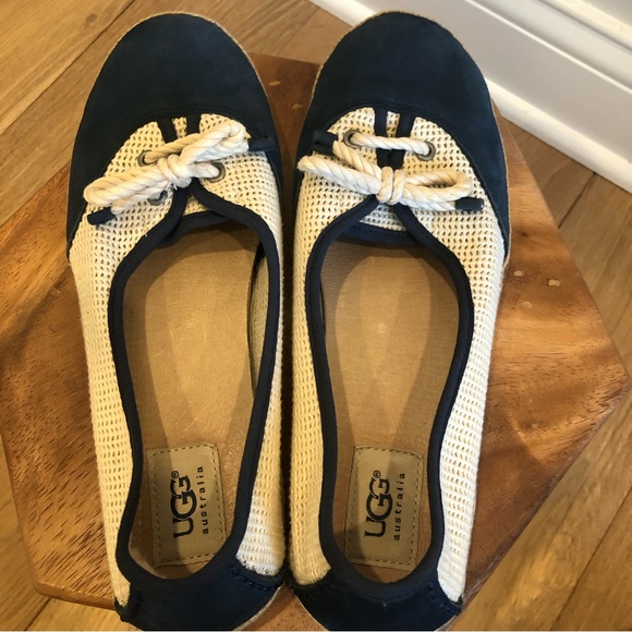 Ugg Navy and Ivory Slip On Flats - Size 9 - Picture 14 of 15